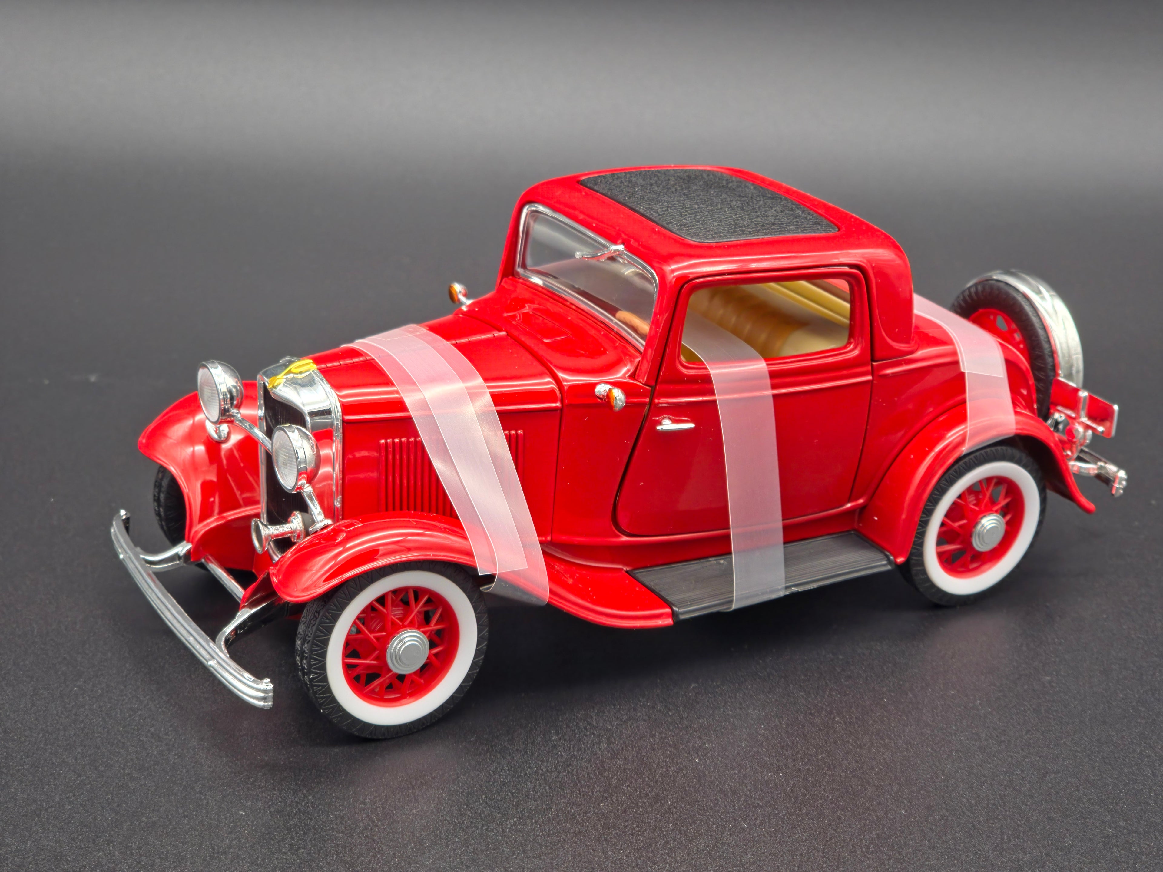 1932 Ford 3-Window Coupe Rouge