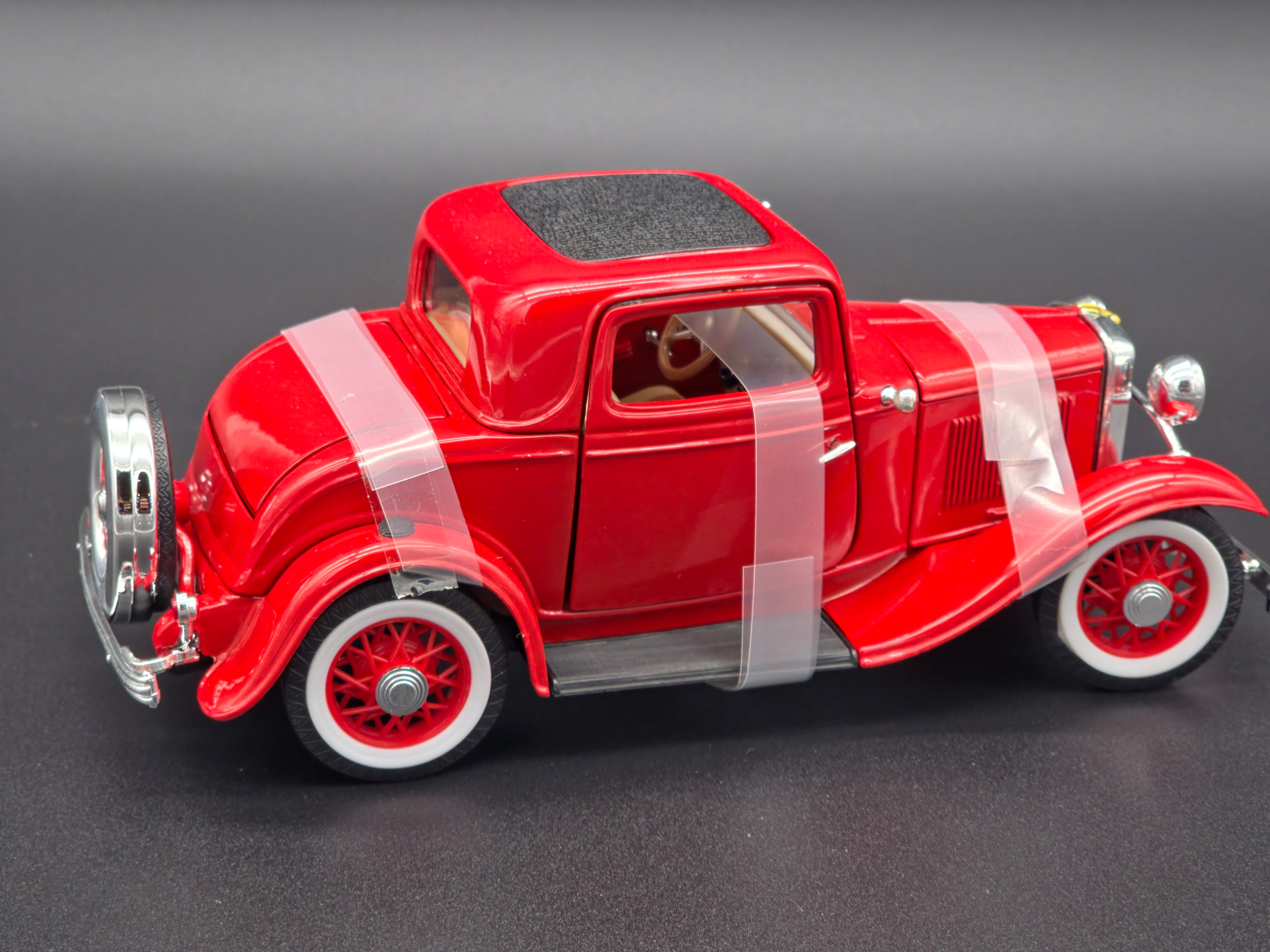 1932 Ford 3-Window Coupe Rouge