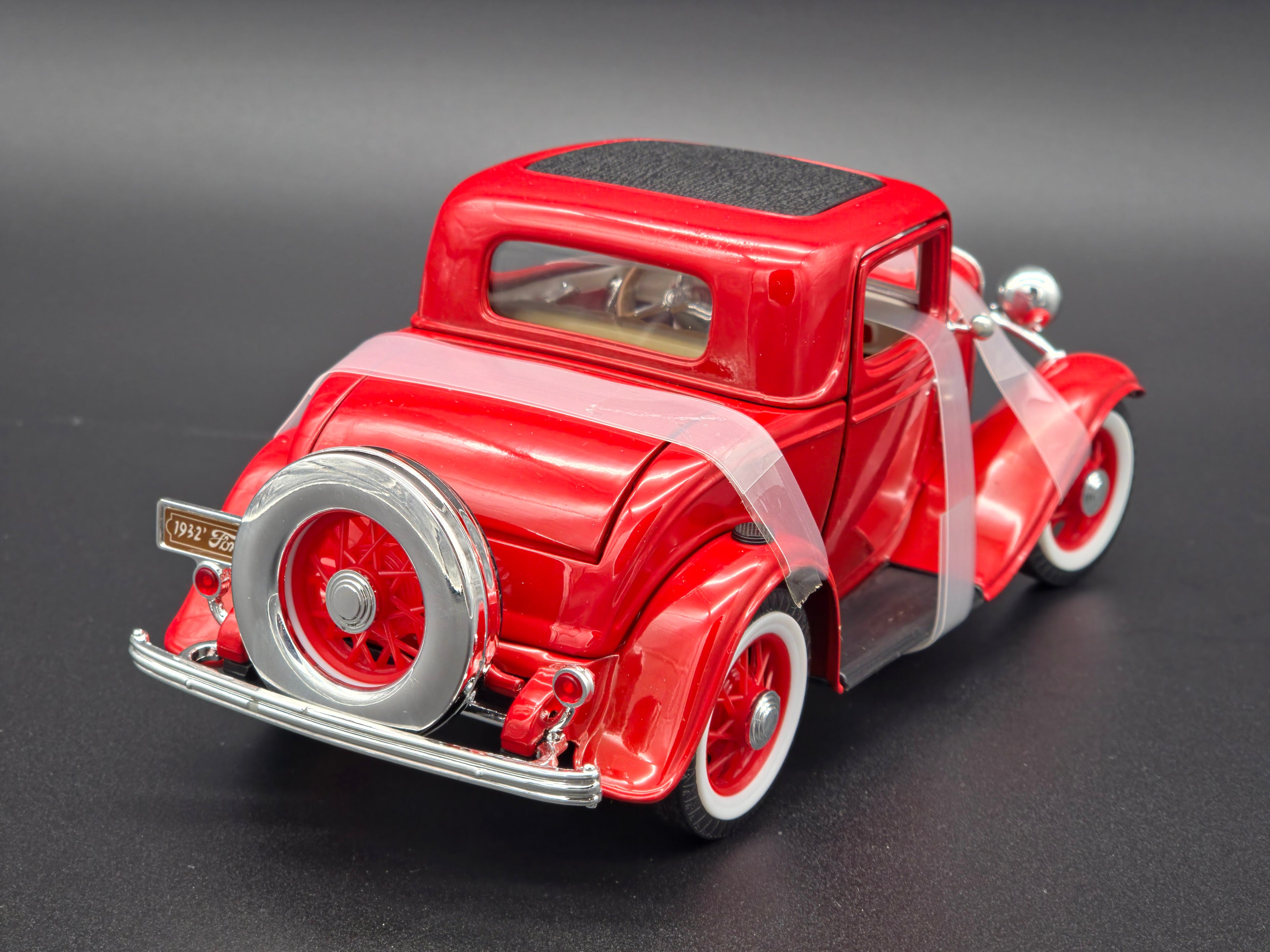 1932 Ford 3-Window Coupe Rouge