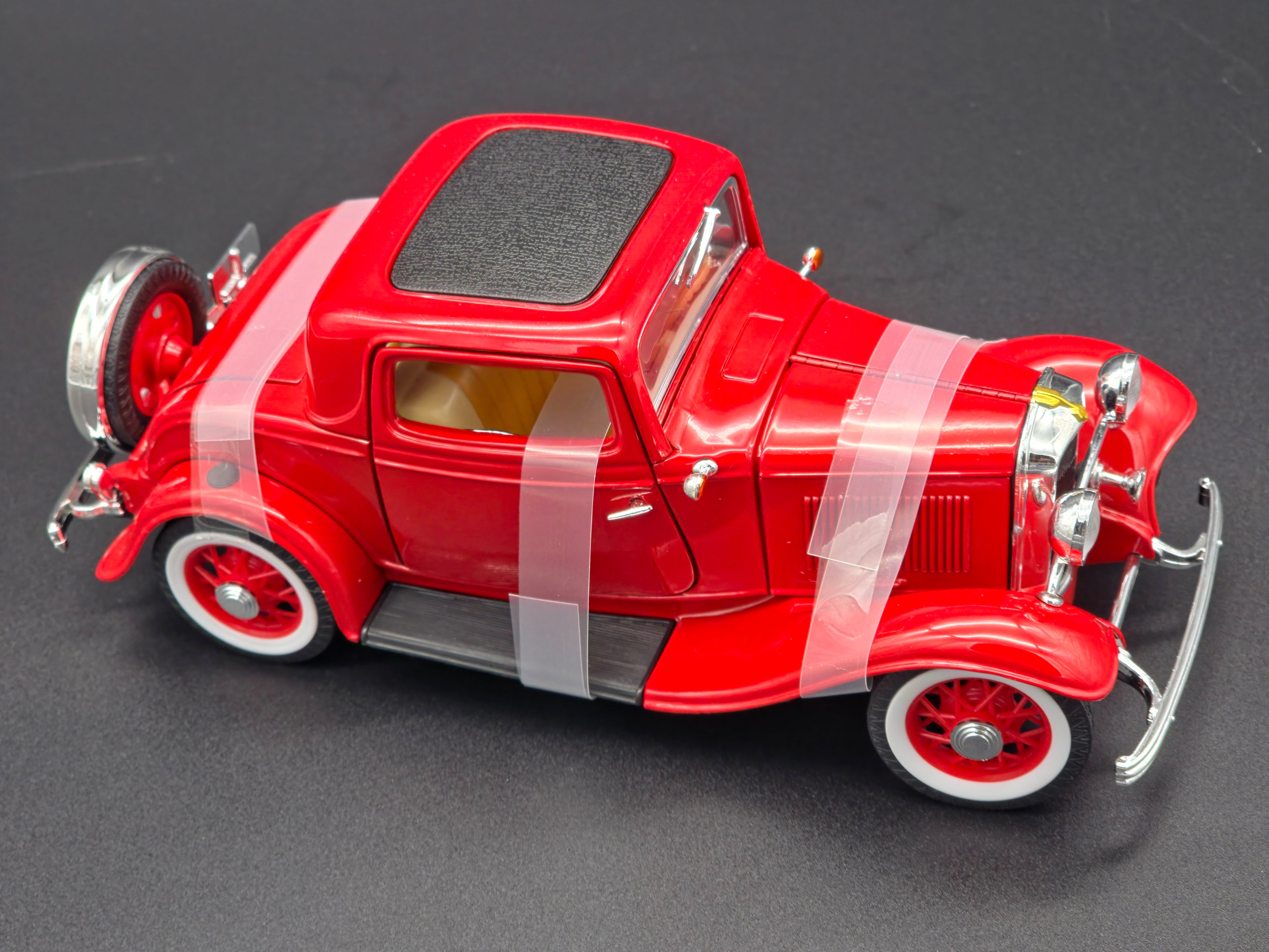 1932 Ford 3-Window Coupe Rouge