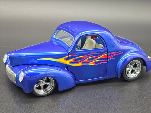 1941 willys Coupe avec flames