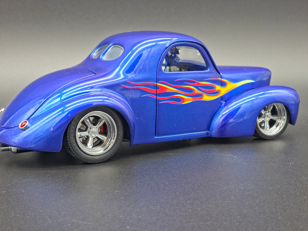 1941 willys Coupe avec flames