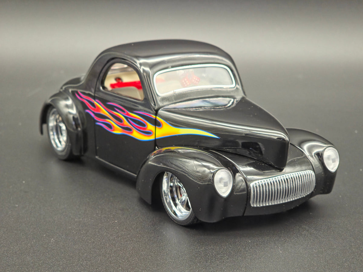 1941 willys Coupe avec flames