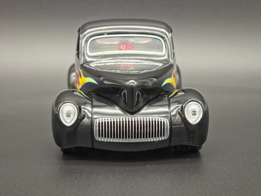 1941 willys Coupe avec flames
