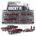 GreenLight Hollywood Hitch &amp; Tow Rocky II – Cadillac Sedan DeVille 1976, Chevrolet C-10 1972 et remorque plateau 1:64